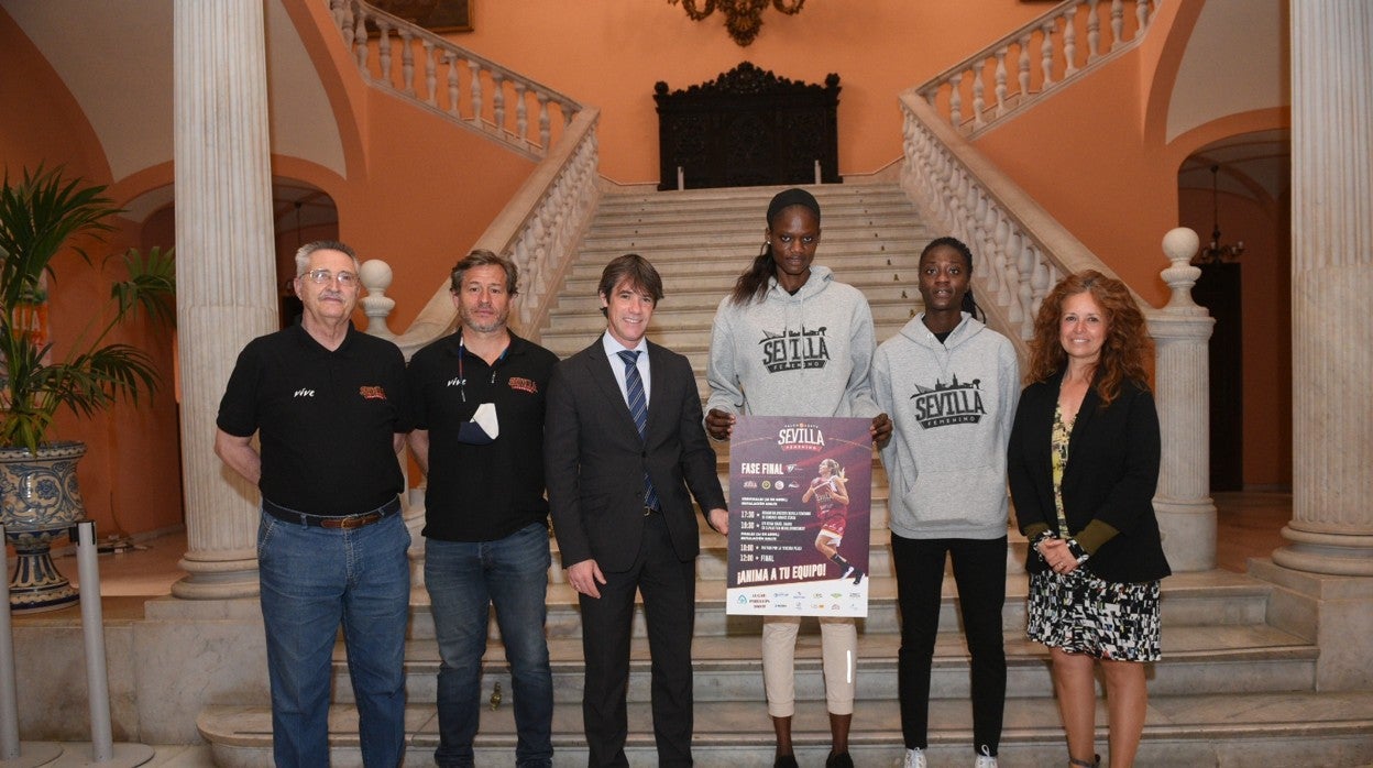 El Beiman Baloncesto Sevilla ha sido recibido este jueves en el Ayuntamiento