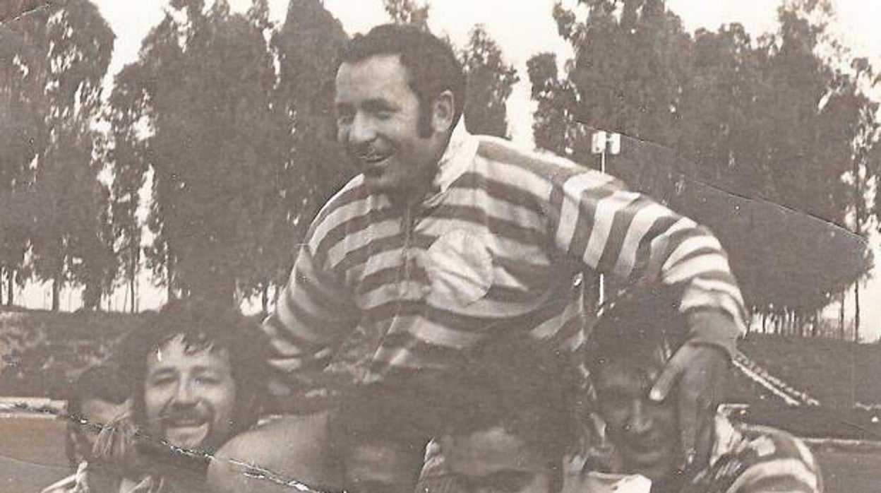 El mítico jugador sevillano en un partido en 1971