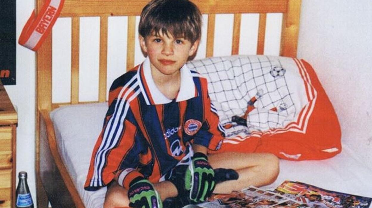 Müller, de pequeño con la camiseta del Bayern