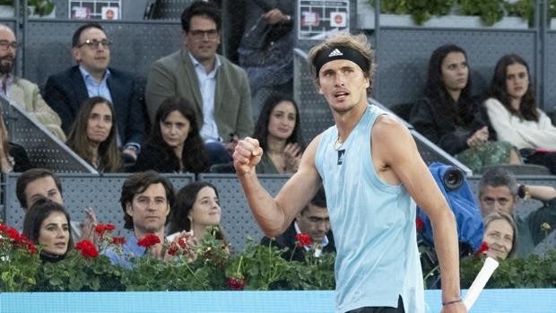 Zverev bate a Tsitsipas y se cita con Alcaraz