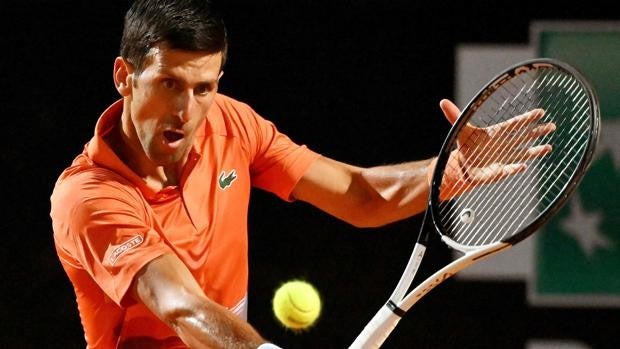 Exhibición y remontada de Djokovic ante Tsitsipas