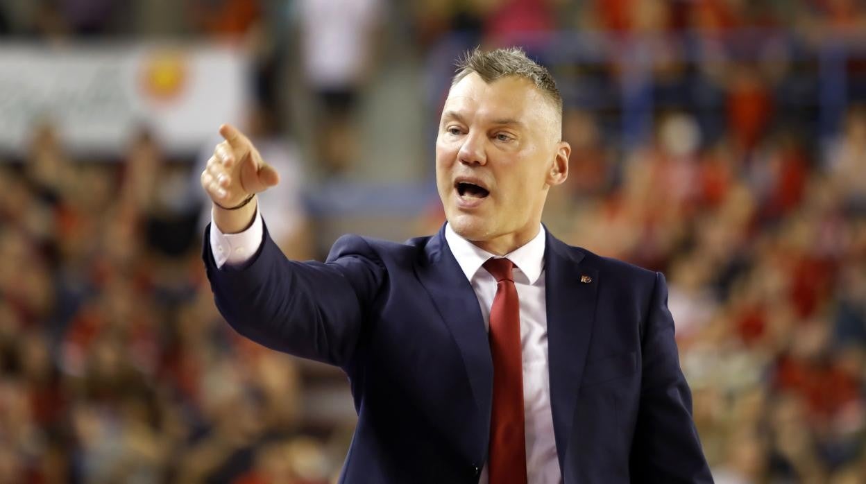 Jasikevicius da instrucciones durante un partido