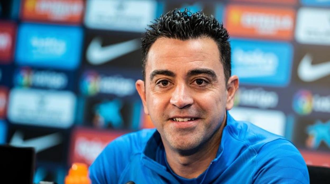 Xavi responde a las preguntas de los periodistas