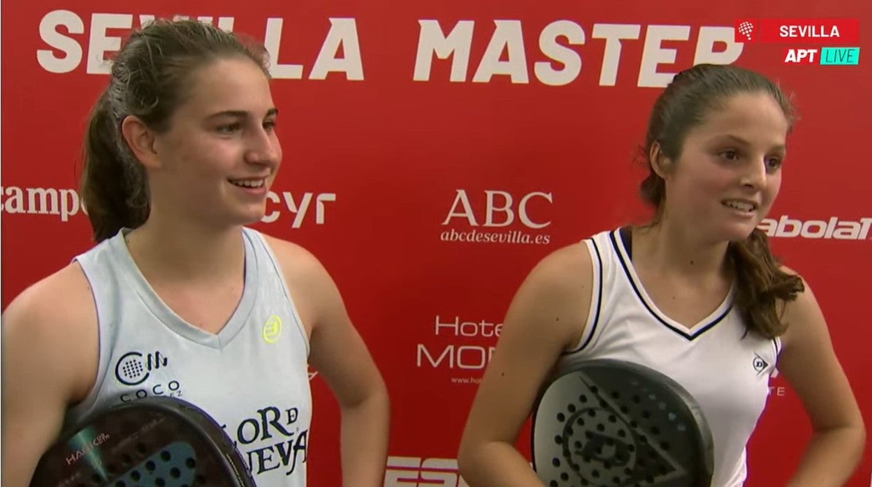 Marta Borrero, a la derecha, celebrando el pase a la final del Global Sevilla Master