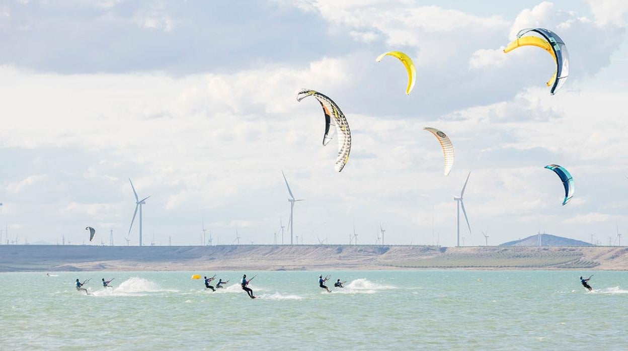 La Copa de España de kitesurf de aguas interiores llega este fin de semana a Luceni