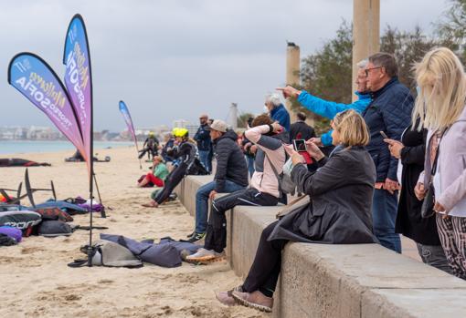 El foil, uno de los nuevos impulsos del turismo deportivo en Mallorca