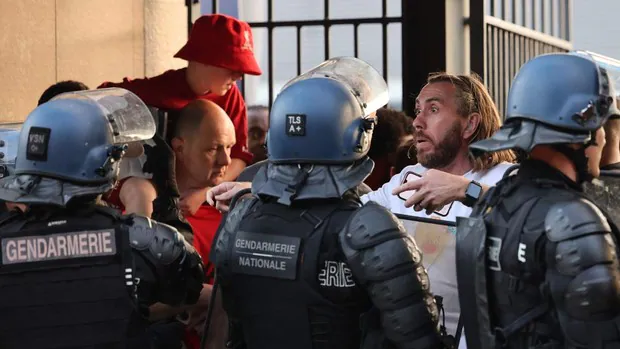 Policías contradicen la versión del Gobierno francés sobre la pesadilla vivida en la Champions