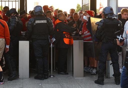 El Gobierno francés se disculpa con los aficionados del Liverpool: «Podemos hacerlo mejor»