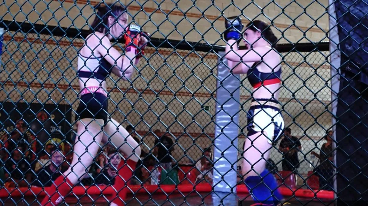 Dos luchadoras participan en los campeonatos