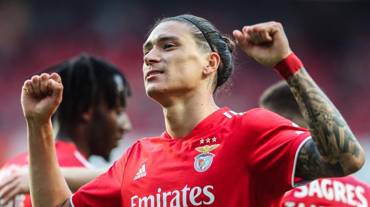 Darwin Núñez celebra un gol con la camiseta del Benfica