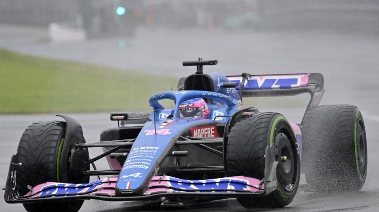 Fernando Alonso lo borda en la lluvia, Verstappen hace la pole