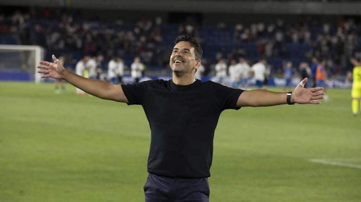 Míchel celebra el ascenso del Girona este domingo en el campo del Tenerife