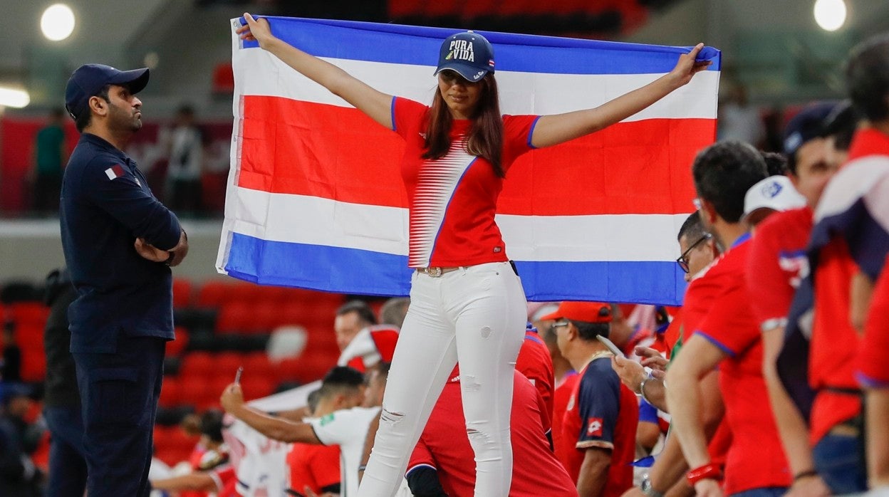 Aficionados costarricenses, durante la repesca en Doha