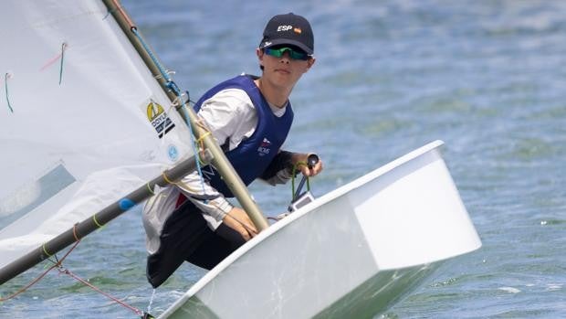 David Sales, Olivia Martínez y Fernando Echávarri, podio del Trofeo Juan Sebastián Elcano-V Centenario