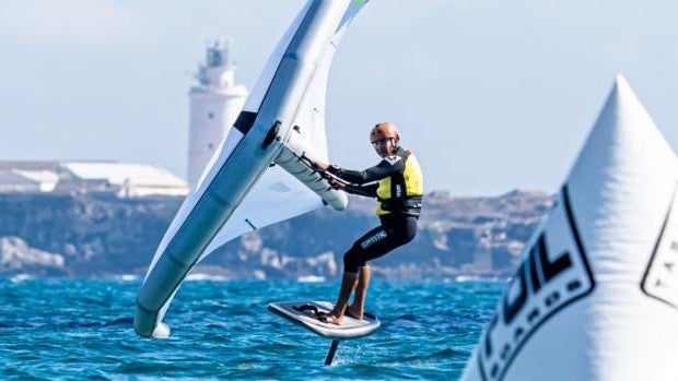 Gunnar Biniasch capitanea la flota el primer día de la Baleària WFSS 2022 Tarifa