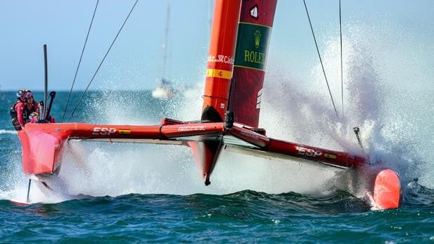 Día aciago para España en una bahía sin apenas viento