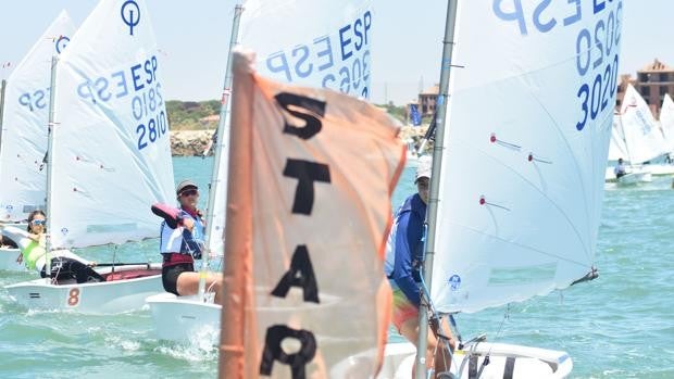 Más de 200 regatistas de Optimist compiten desde este viernes en el 7º Trofeo de la Hispanidad