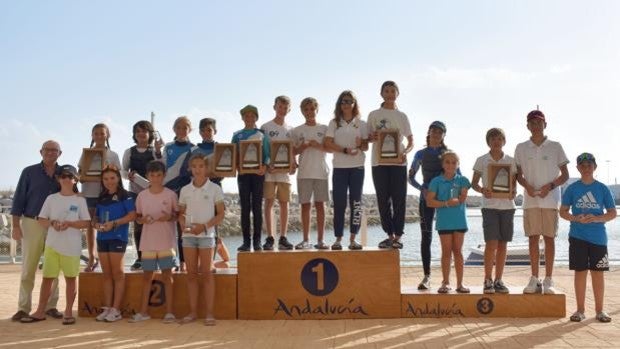 Andaluces, canarios y portugueses se reparten los títulos del Trofeo de la Hispanidad de Optimist