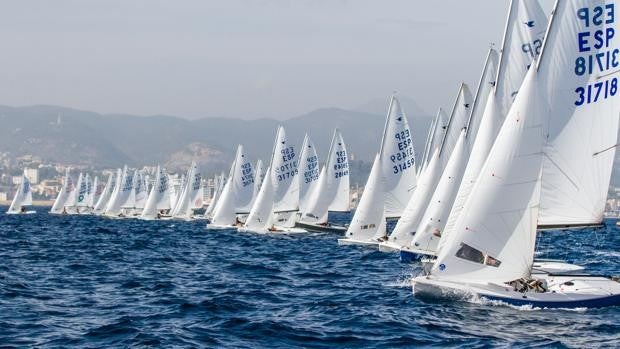 Pablo Balaguer y Fonso Comas lideran el Campeonato de España de Snipe