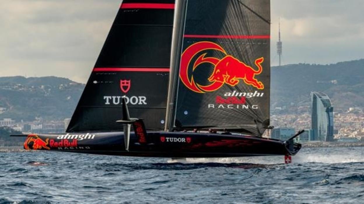 Intensa preparación y uso de &#039;drones&#039; de seguimiento del Alinghi Red Bull Racing en Barcelona