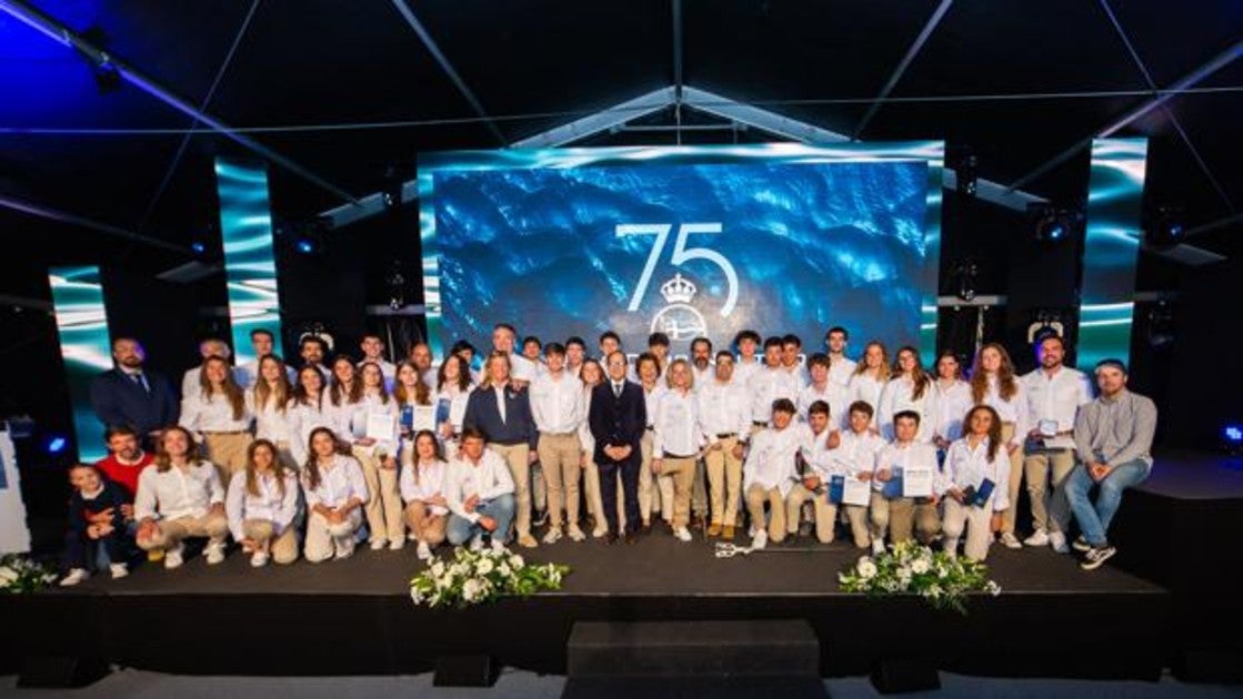 Foto de familia de todos los premiados en la Gala del Deporte de 2022