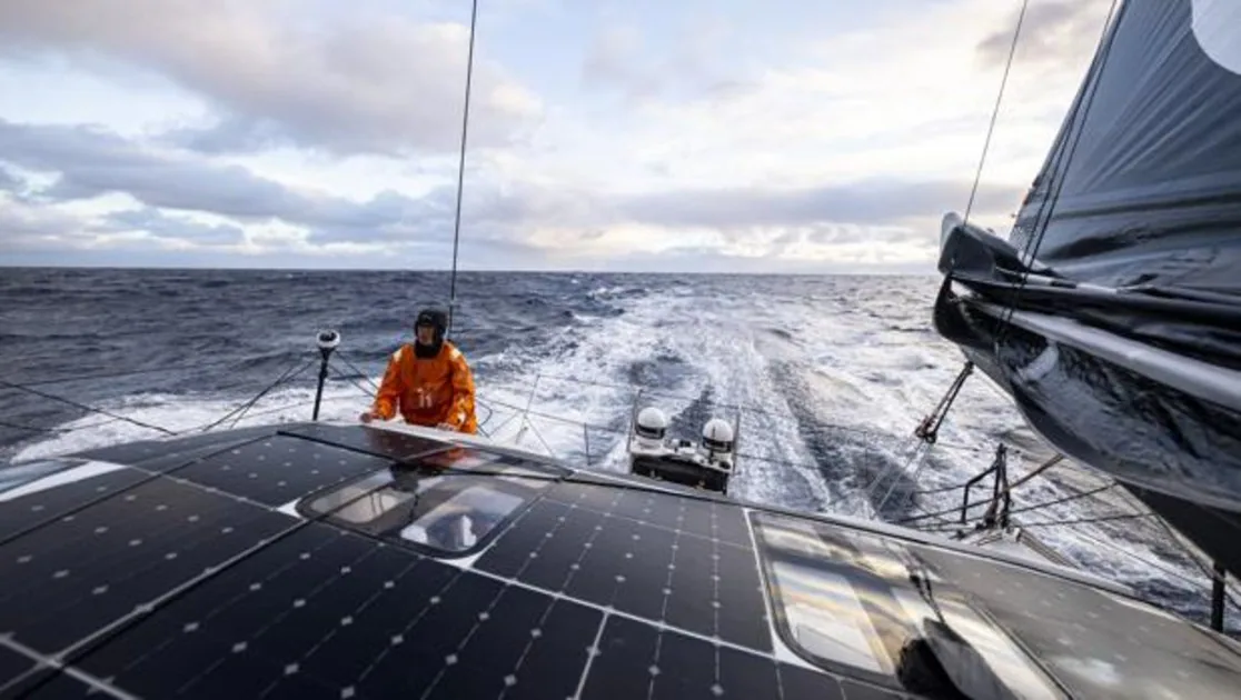 Los IMOCA de The Ocean Race marcan un ritmo vertiginoso en el Atlántico
