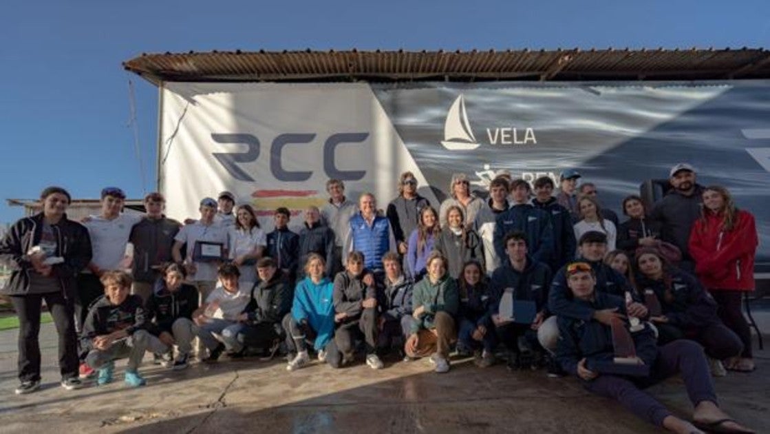 Alejandro Arauz, Antonio Medina, Juan Pedro Guardiola y Arancha Sahuquillo, campeones andaluces de iQFoil