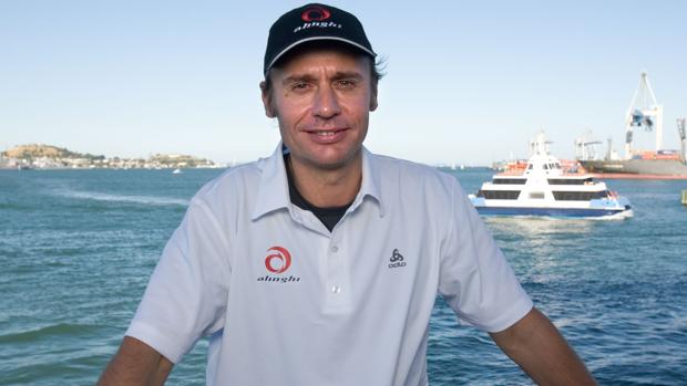 Veinte años de la victoria del Alinghi suizo, el equipo de un país sin mar