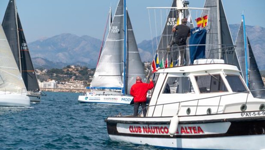 24 embarcaciones han tomado la salida de la 37 edición de las 200 Millas A2 de Altea