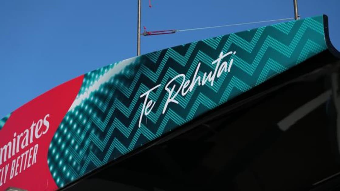 Nueva Zelanda reflota «Te Rehutai», en barco ganador de la 36 Copa América