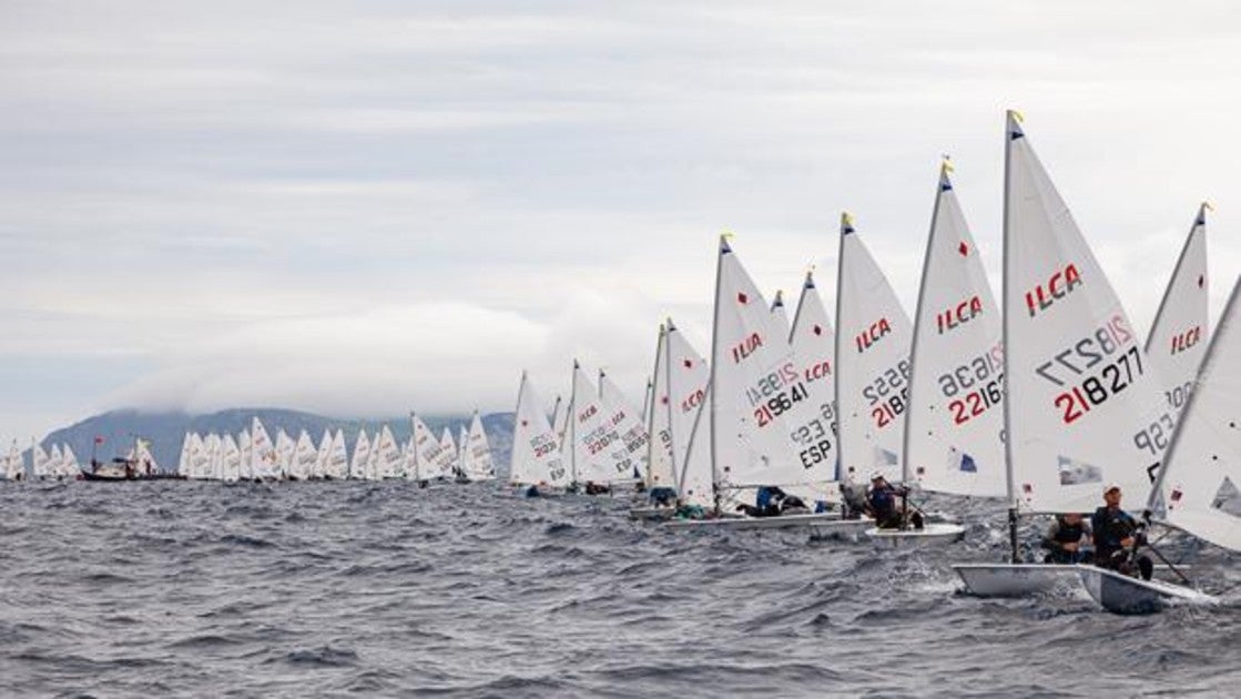 La niebla y el poco viento condicionaron la Copa España ILCA 6 en el Abra