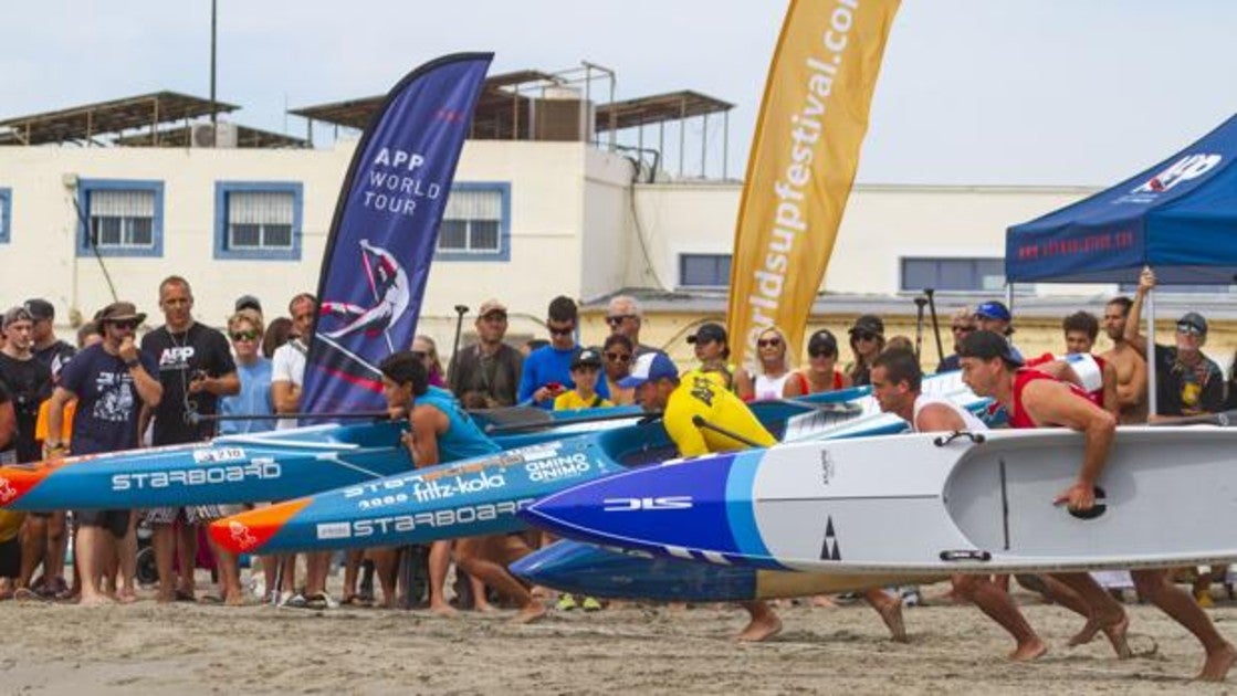 Connor Baxter y Fiona Wylde, campeones de Sprints en el Alicante SUP Open de la APP World Tour 2023