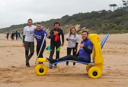 Más de mil olas de surf inclusivo en la playa de Somo