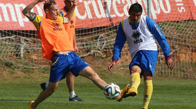 Navarrete, ante su oportunidad de reivindicarse en el Cádiz CF