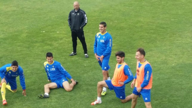 Villar y Garrido entrenan con normalidad y podrán jugar ante la Balona