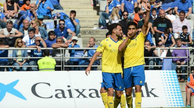 Oviedo-Cádiz CF (1-1): Golpe de timón para poner el viento a favor