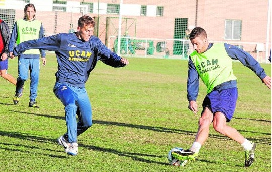 Segunda B. Grupo IV. El baile de altas, bajas y renovaciones continúa