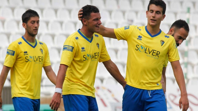 Errea no seguirá vistiendo al Cádiz CF