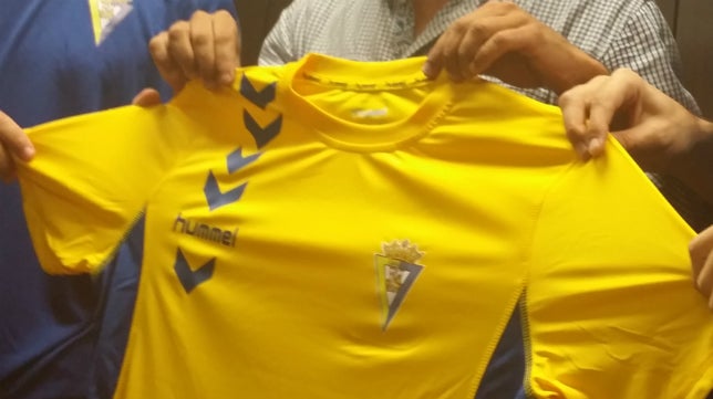 El Cádiz CF presenta este jueves sus equipaciones Hummel