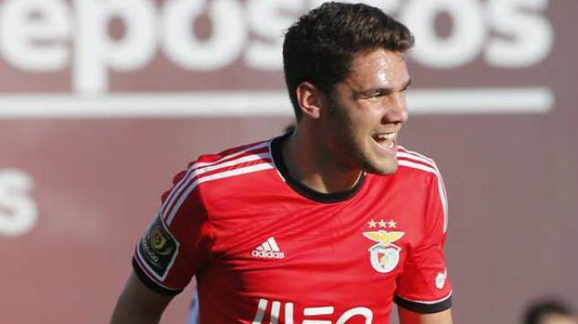 Lolo Pla, delantero del Benfica, jugará en el Cádiz CF