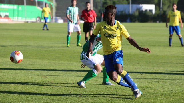 El ex del Cádiz CF Sana jugará en el Olot