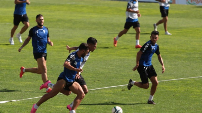 El Cádiz CF vuelve al trabajo tras el empate ante el Recre