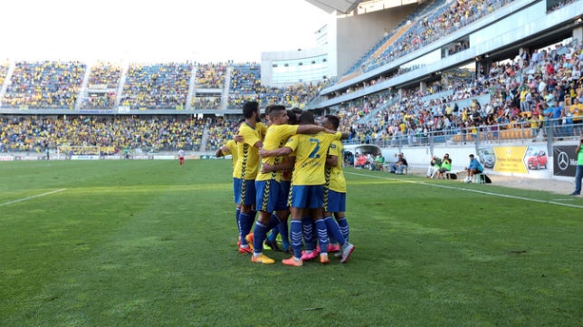 Más de 9.000 espectadores en Carranza para ver el Cádiz CF 3-0 Villanovense