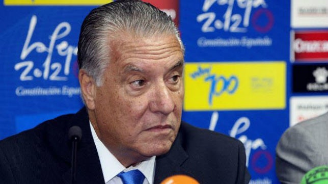 El presidente de honor del Cádiz CF opta por el silencio mientras el vestuario echa de menos a Cordero