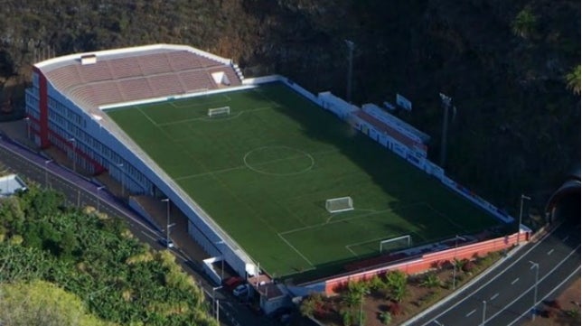 El Cádiz CF logrará viajar a La Palma con una odisea de viaje