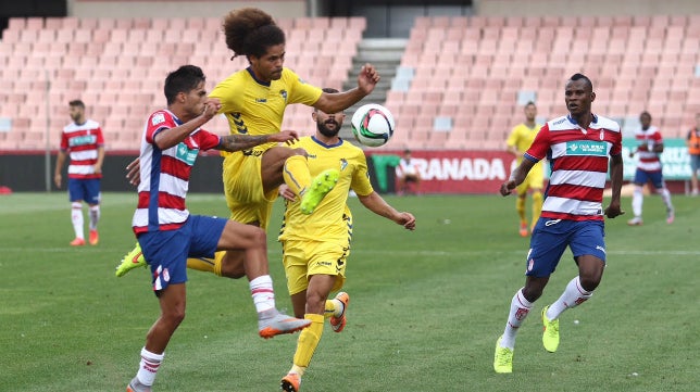 Granada B-Cádiz CF (1-1): El punto con un Cádiz CF todavía crudo