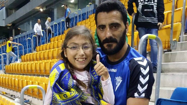 Precioso gesto de Güiza con una niña a la que regala su camiseta