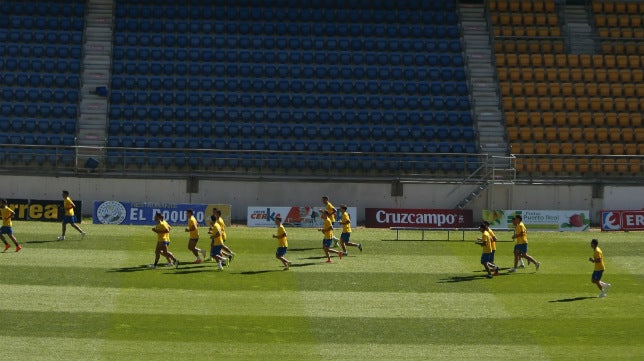 El Cádiz CF vuelve hoy a su casa en &#039;pijama&#039;