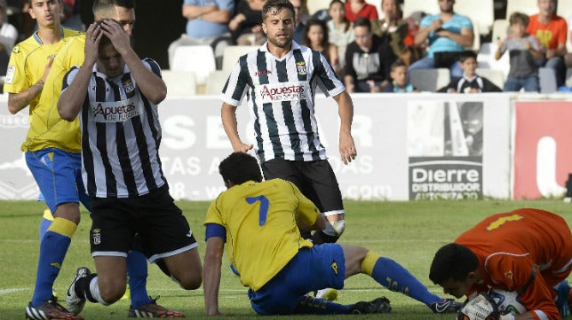 Precios de equipo grande para recibir al Cádiz CF en Cartagena