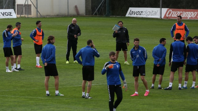 Algeciras-Cádiz CF: Las dudas en la cabeza